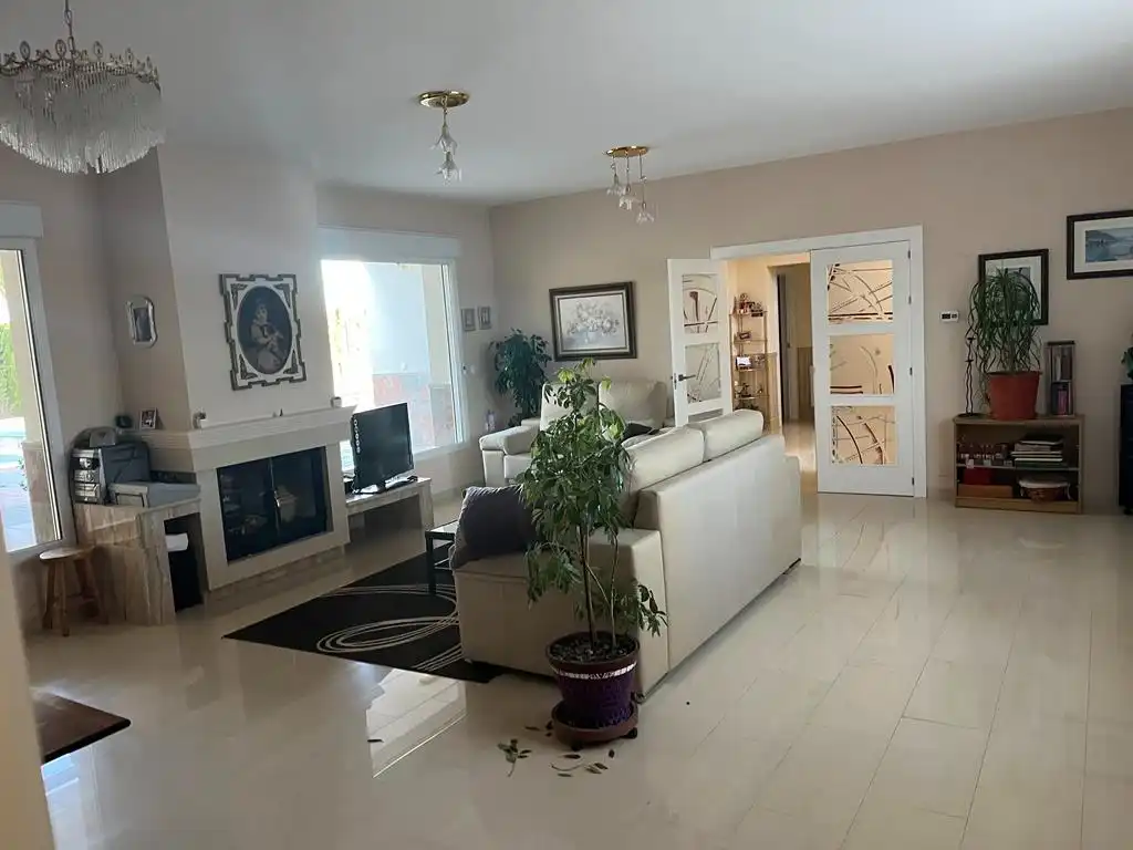 Sala d'estar de Casa o xalet en venda en Albacete amb Calefacció, Jardí privat i Terrassa
