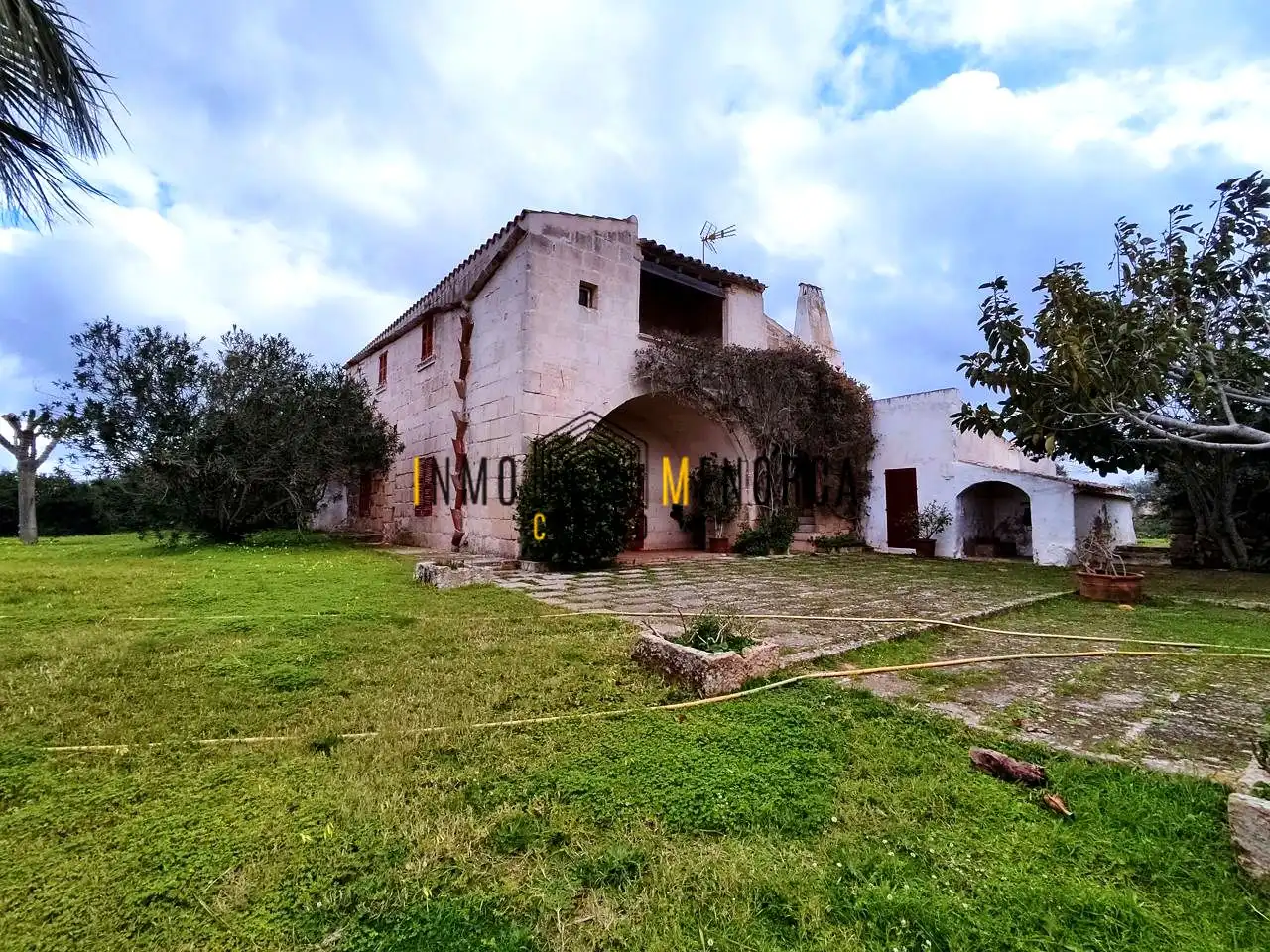 Landhaus mit Garten zum Verkauf in Cala Blanca