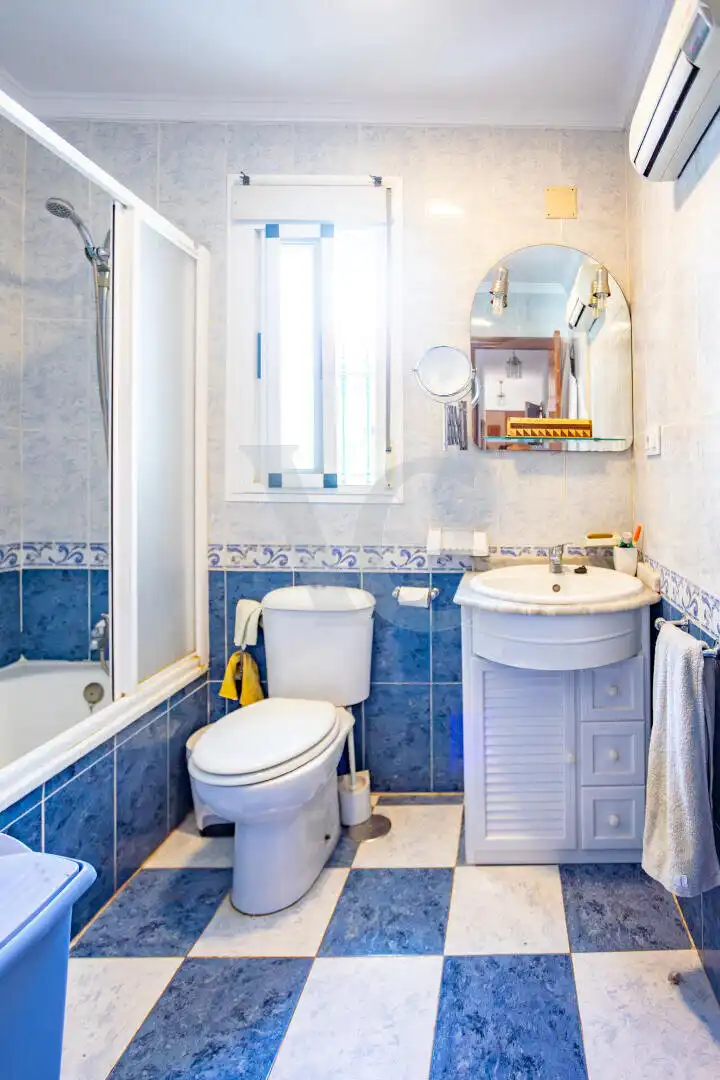Bathroom of Houses for sale in Chiclana de la Frontera