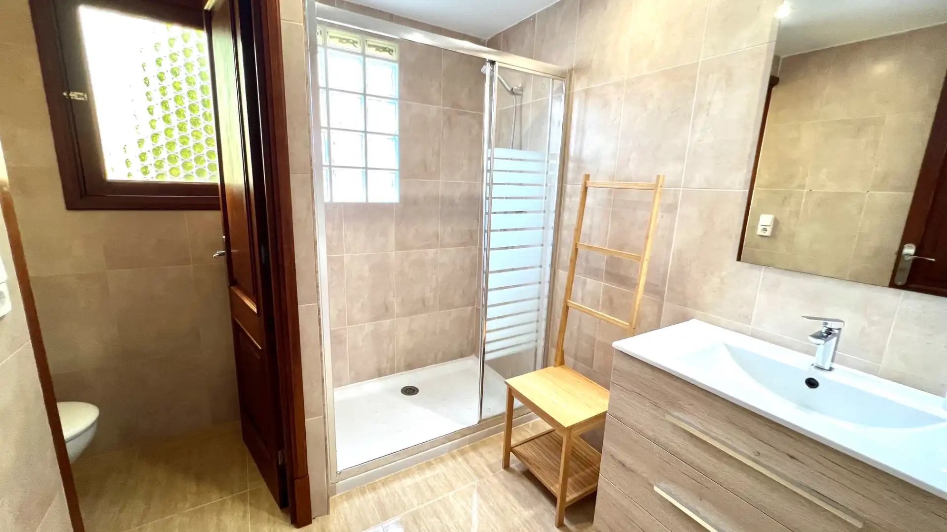 Bathroom of Flat for rent in Alcúdia  with Air Conditioner, Parquet flooring and Terrace