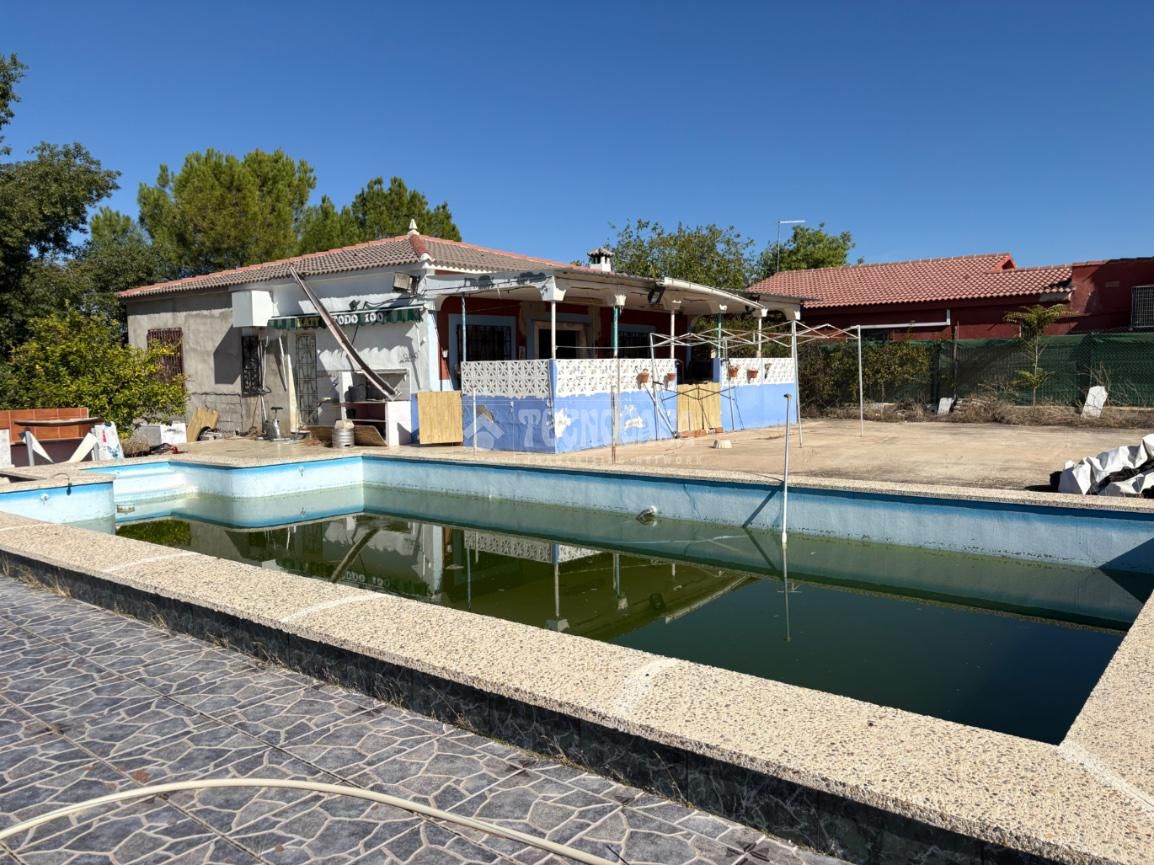 Piscina de Finca rústica en venda en  Jaén Capital amb Piscina