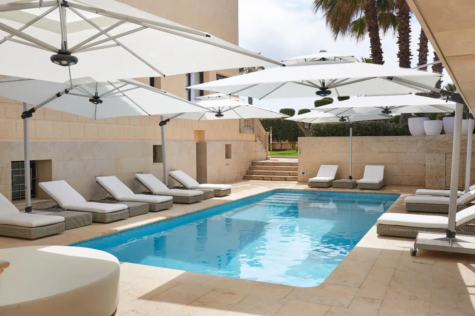 Piscina de Casa o xalet en venda en Sitges amb Aire condicionat, Calefacció i Jardí privat