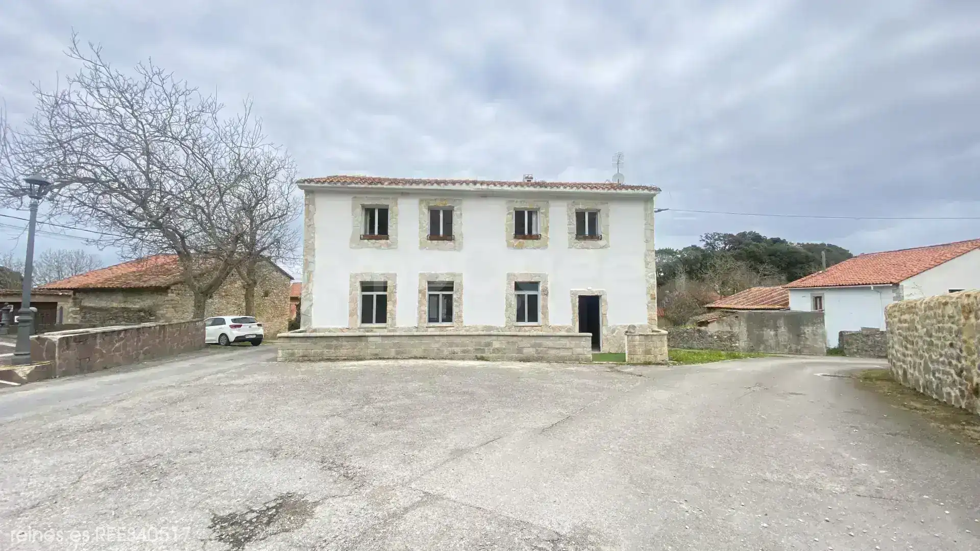 Vista exterior de Casa o xalet en venda en Val de San Vicente  amb Calefacció, Terrassa i Moblat