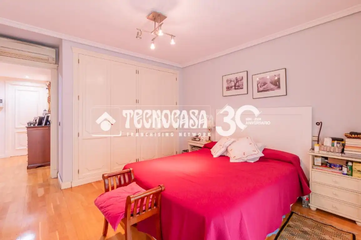 Dormitori de Casa adosada en venda en Madrid amb Aire condicionat, Calefacció i Terrassa