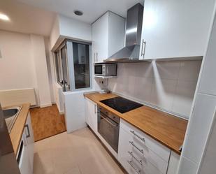 Cuina de Apartament de lloguer en  Madrid Capital amb Aire condicionat, Calefacció i Jardí privat