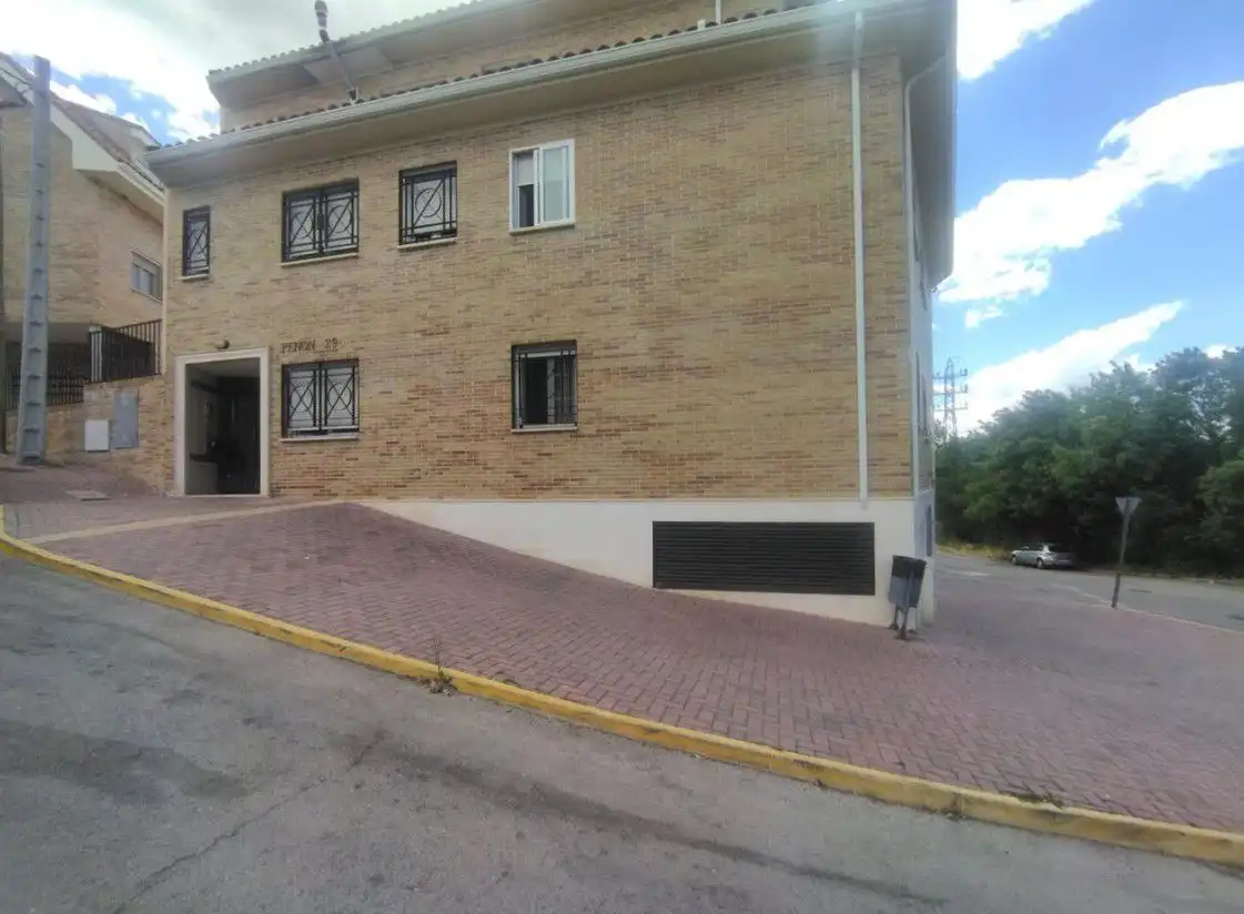 Außenansicht von Garage zum Verkauf in Pedrezuela