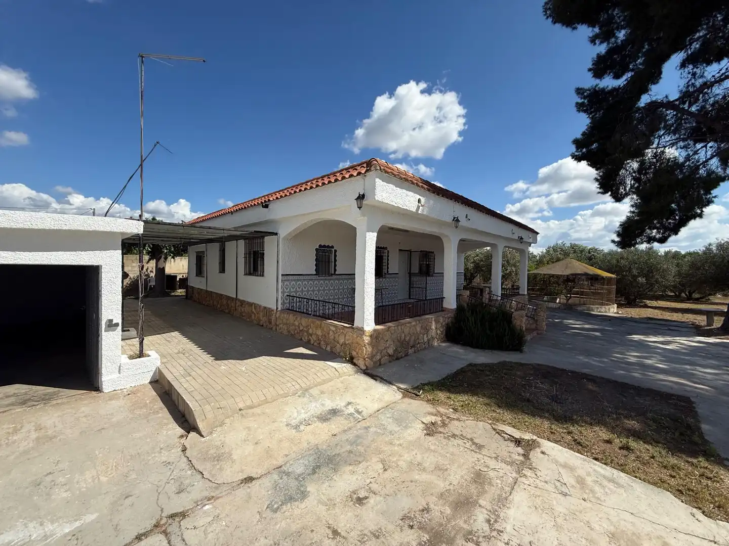 Exterior view of Houses for sale in Llíria  with Air Conditioner, Private garden and Terrace