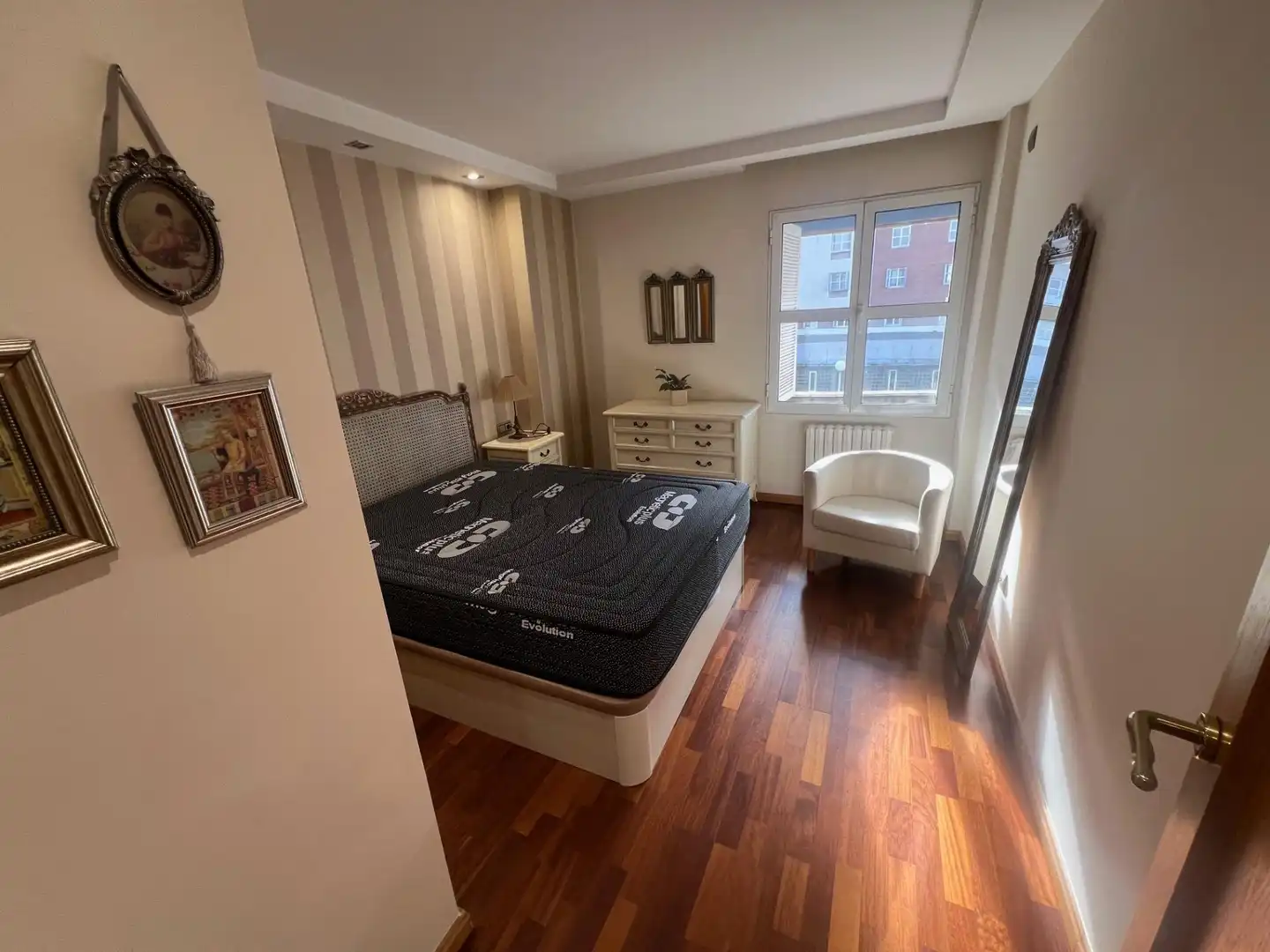 Bedroom of Apartments for rent in León Capital   with Parquet flooring