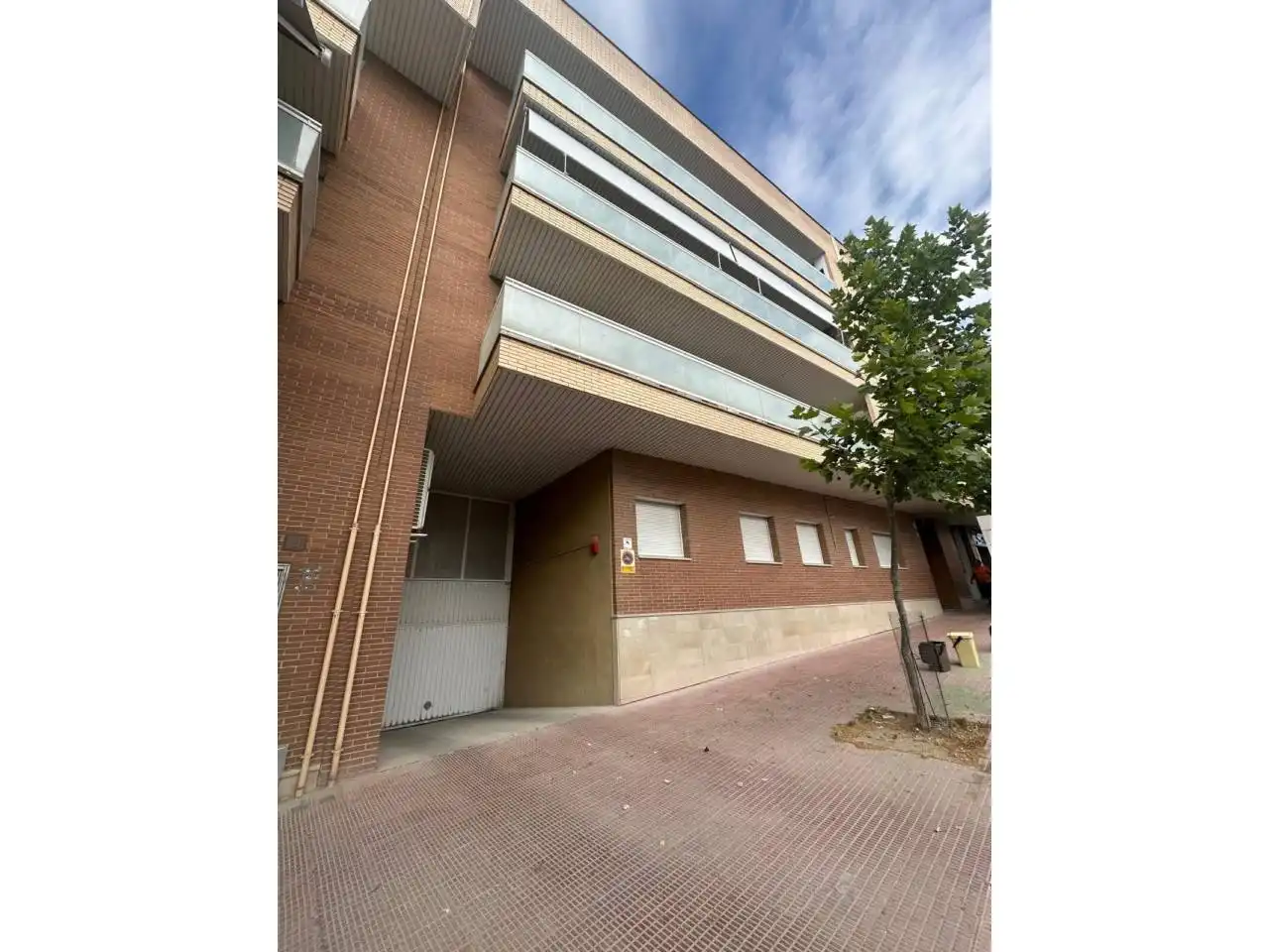 Vista exterior de Pis en venda en Bellpuig amb Calefacció, Parquet i Balcó