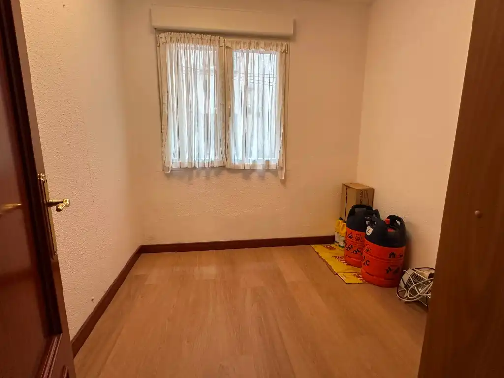 Habitación de Piso en venta en Gijón  con Parquet, Amueblado y Lavadora