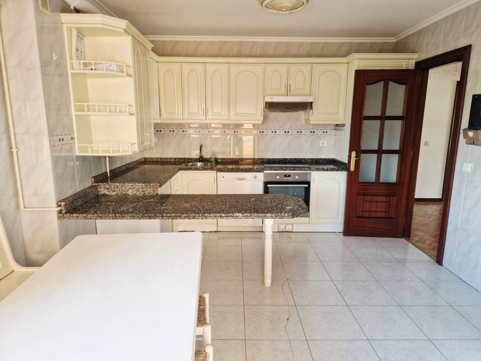Cuina de Pis en venda en Avilés amb Calefacció, Parquet i Terrassa