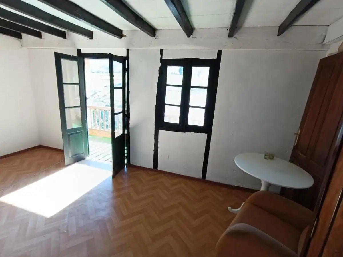 Einfamilien-Reihenhaus zum Verkauf in Llanes mit Terrasse, Abstellraum und Möbliert