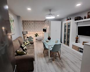 Sala d'estar de Estudi de lloguer en Benalmádena amb Aire condicionat, Terrassa i Moblat