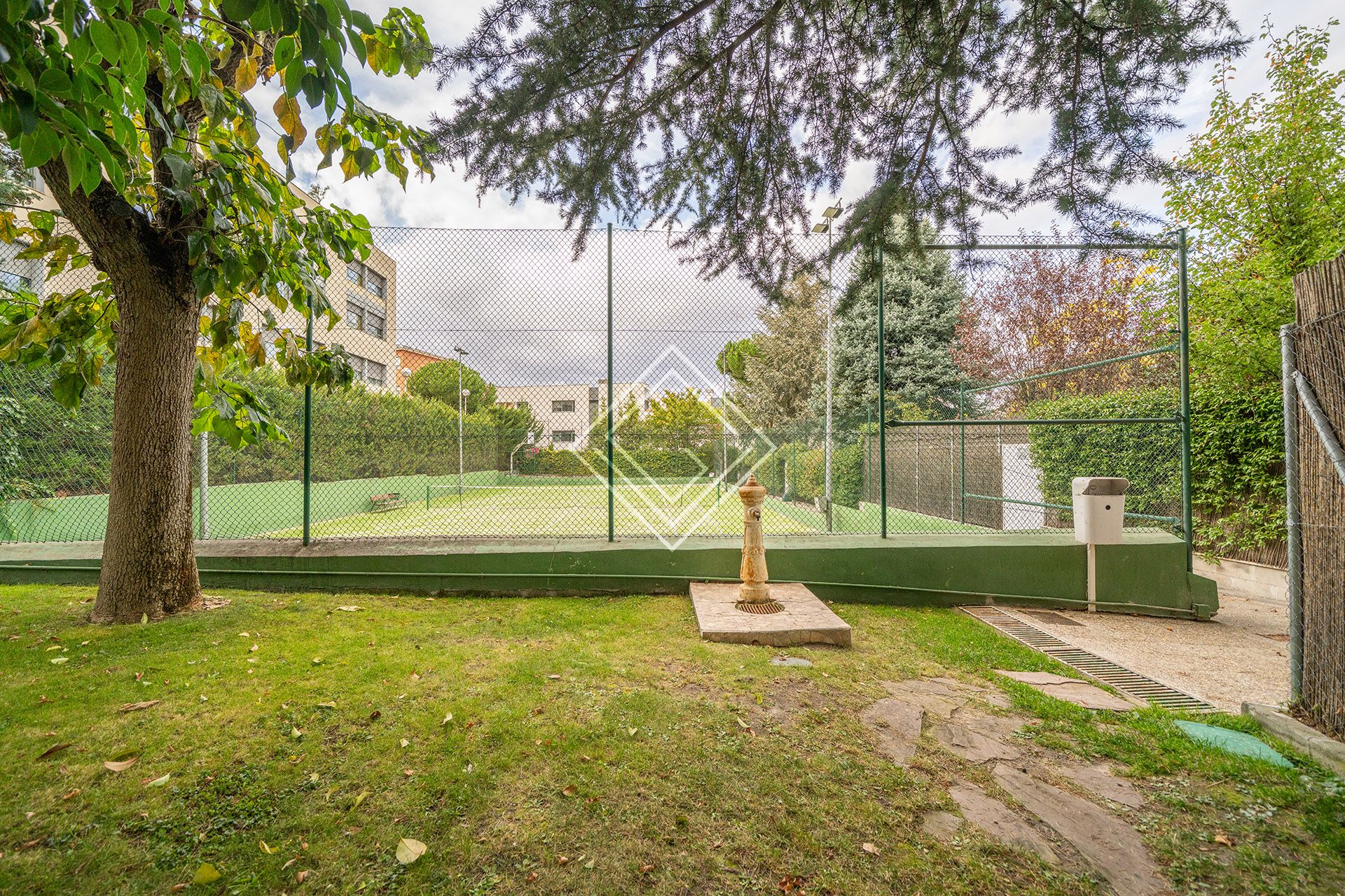 Garden of Single-family semi-detached for sale in  Madrid Capital  with Air Conditioner, Heating and Private garden