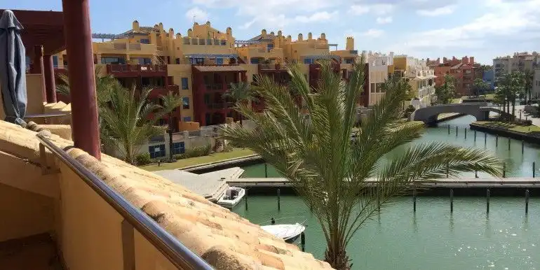 Vista exterior de Ático de alquiler en Sotogrande con Aire acondicionado, Terraza y Piscina