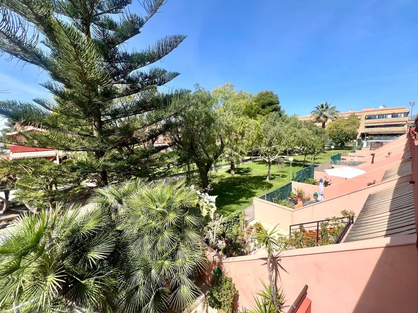 Vista exterior de Casa o xalet en venda en Sant Joan d'Alacant amb Aire condicionat, Calefacció i Jardí privat