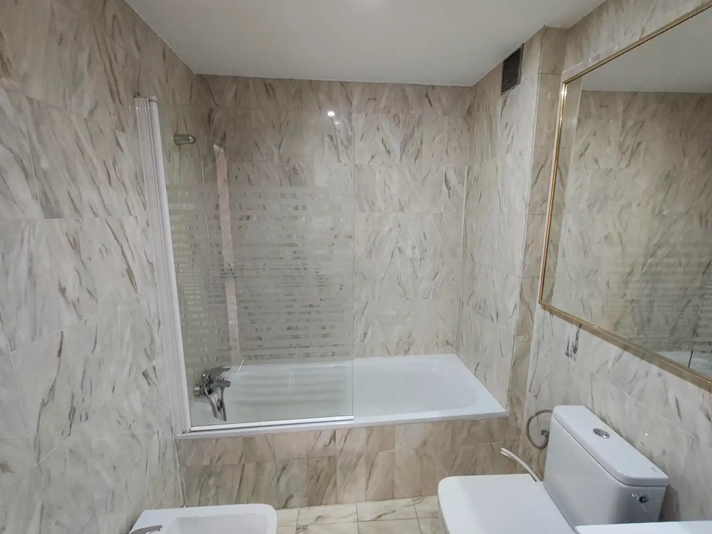 Bathroom of Flat for rent in Getafe  with Air Conditioner, Heating and Parquet flooring