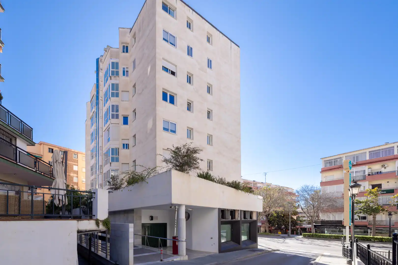 Vista exterior de Ático en venta en Marbella con Aire acondicionado, Calefacción y Terraza