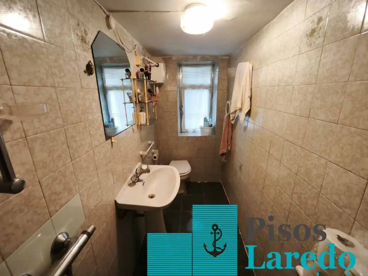 Bathroom of Detached homes for sale in Rasines  with Heating, Private garden and Parquet flooring