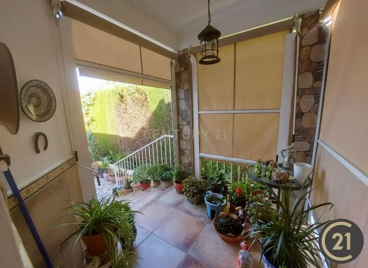 Terrassa de Casa o xalet en venda en Espartinas amb Aire condicionat, Jardí privat i Traster