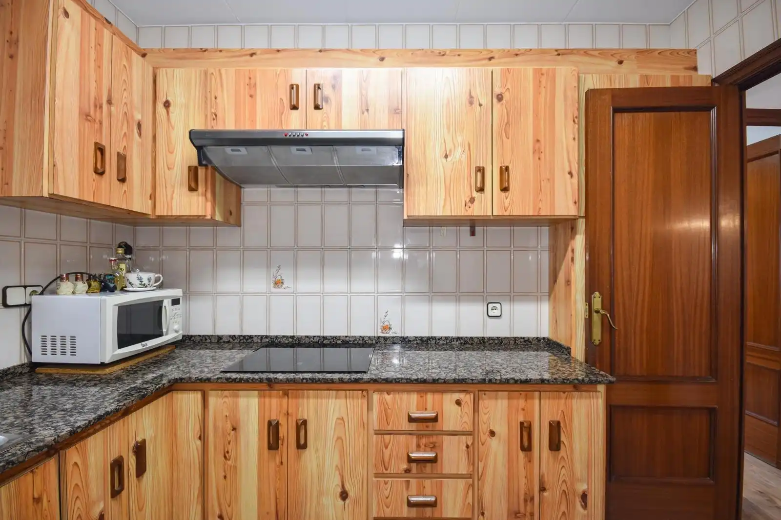 Cocina de Casa o chalet en venta en Santa Perpètua de Mogoda con Aire acondicionado, Calefacción y Jardín privado