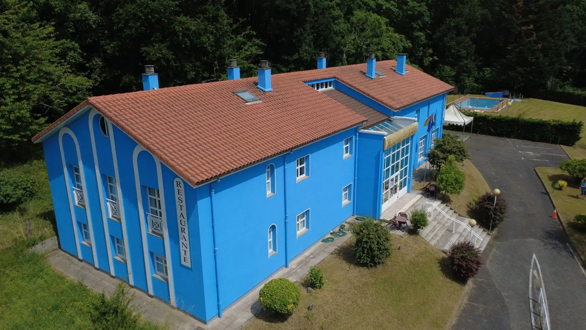 Vista exterior de Edificio en venta en Cangas de Onís