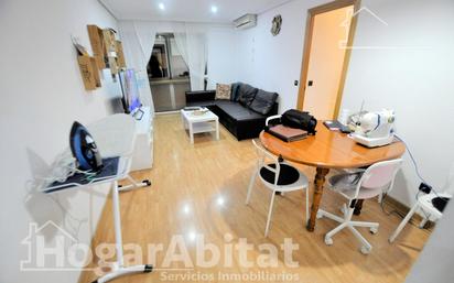 Living room of Flat for sale in Alaquàs  with Air Conditioner and Heating