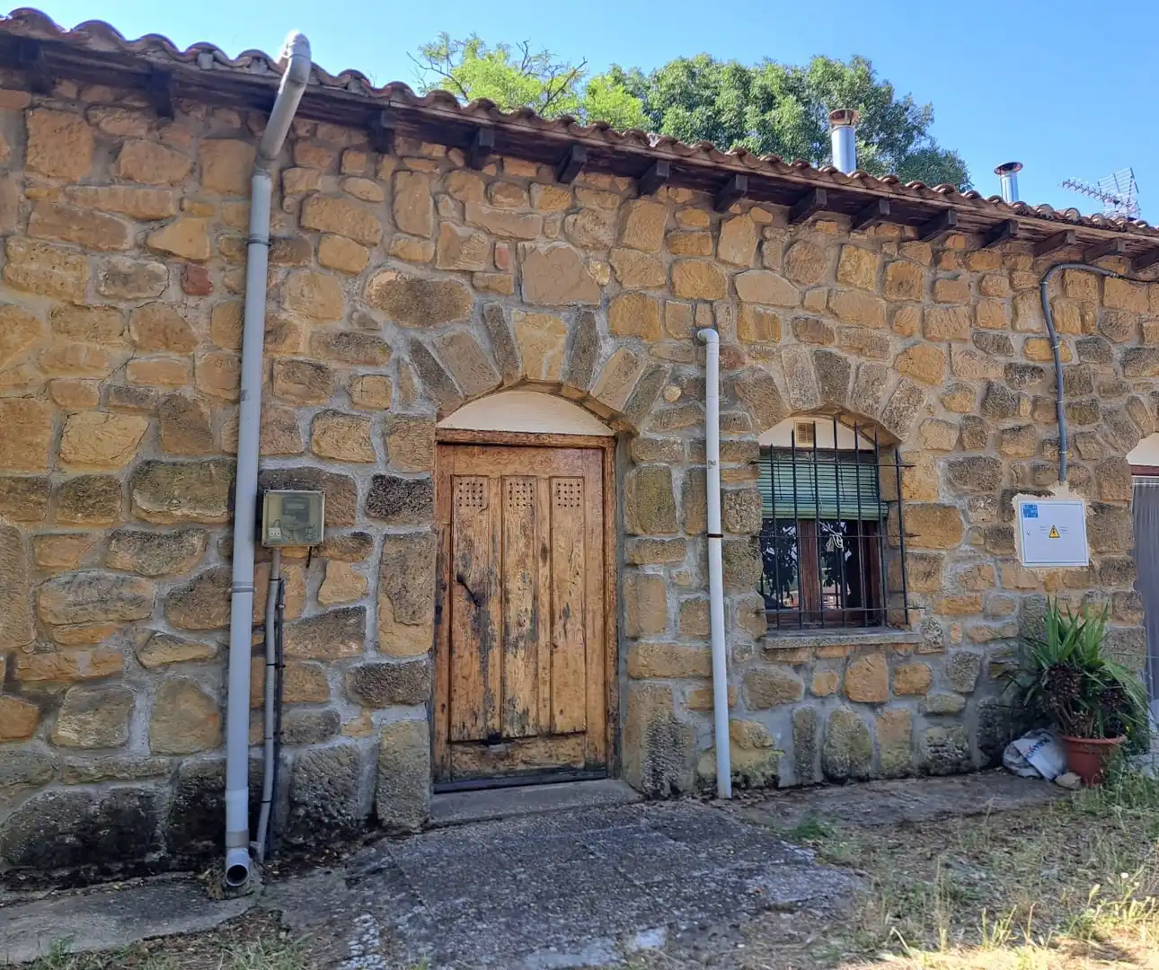 Vista exterior de Finca rústica en venda en Rodezno amb Calefacció, Terrassa i Moblat