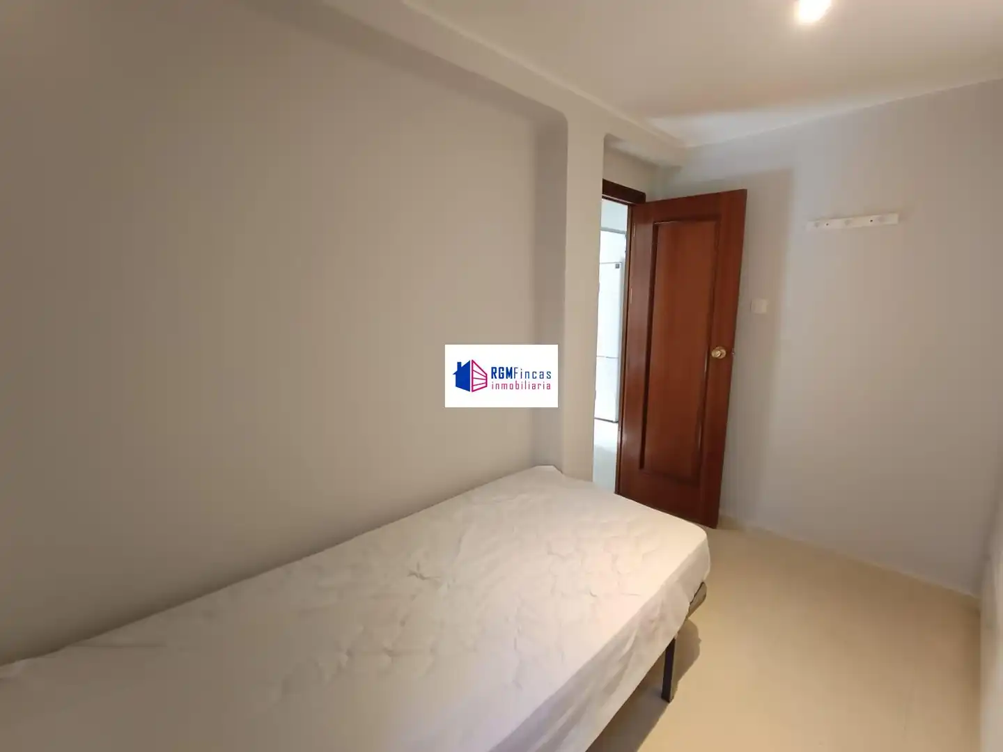 Bedroom of Flat for rent in Sevilla  with Air Conditioner and Furnished