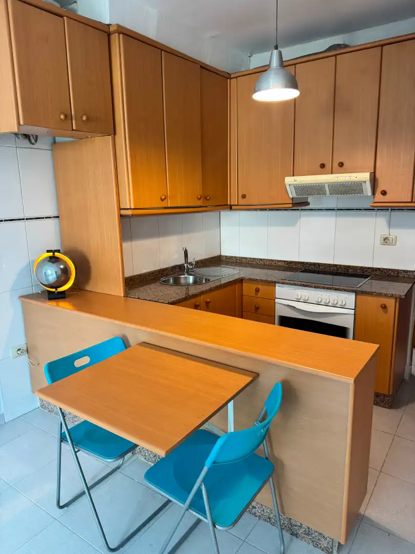 Cuina de Estudi en venda en Vigo  amb Forn i Rentadora