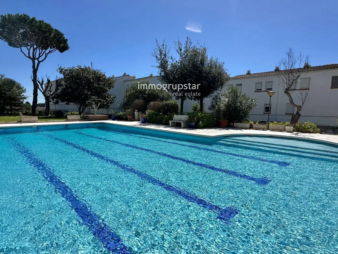Piscina de Casa adosada en venda en Castell d'Aro, Platja d'Aro i s'Agaró amb Aire condicionat, Calefacció i Jardí privat