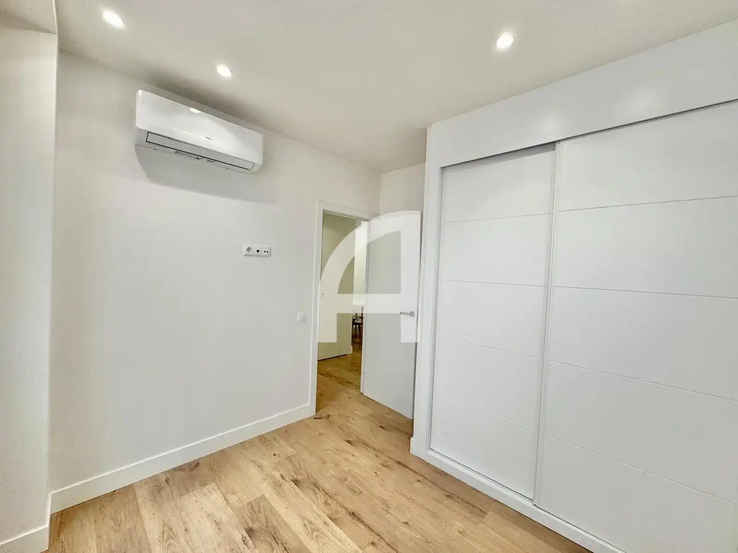 Flat for share in Madrid  with Air Conditioner, Heating and Furnished