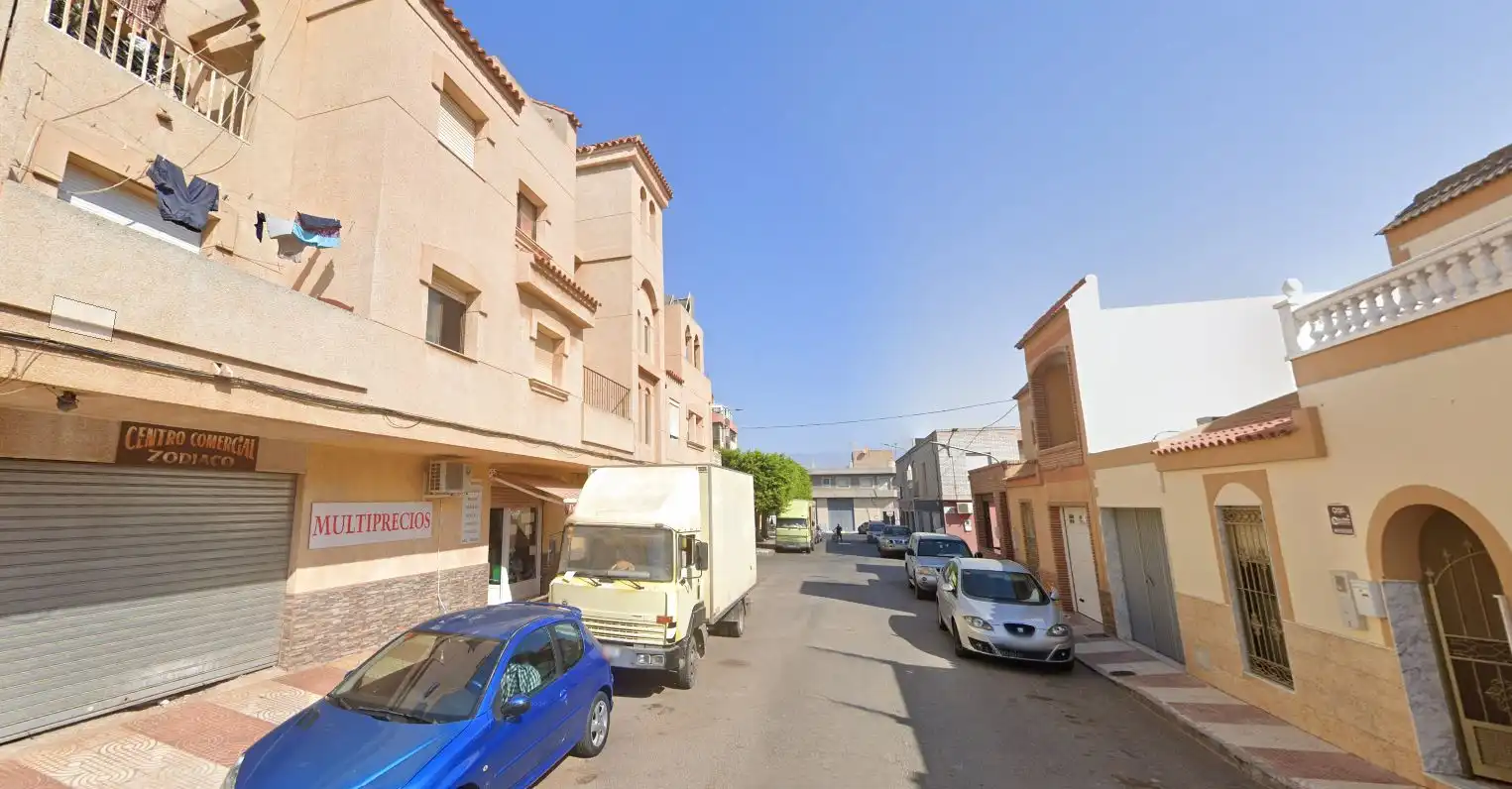 Vista exterior de Pis en venda en Roquetas de Mar