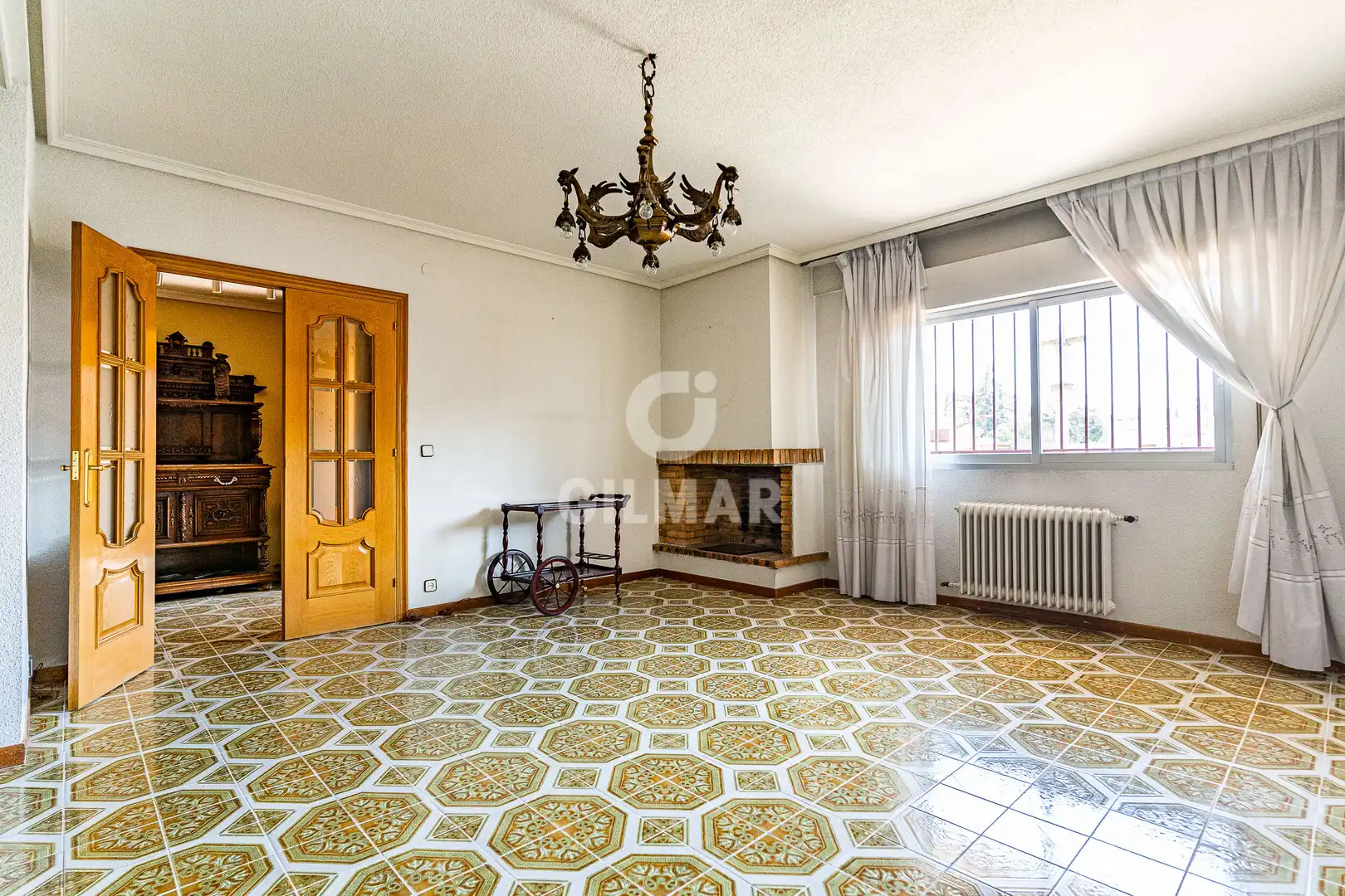 Sala d'estar de Casa adosada en venda en Madrid amb Calefacció, Jardí privat i Piscina