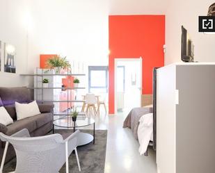 Living room of Flat to rent in  Madrid Capital  with Air Conditioner, Heating and Furnished