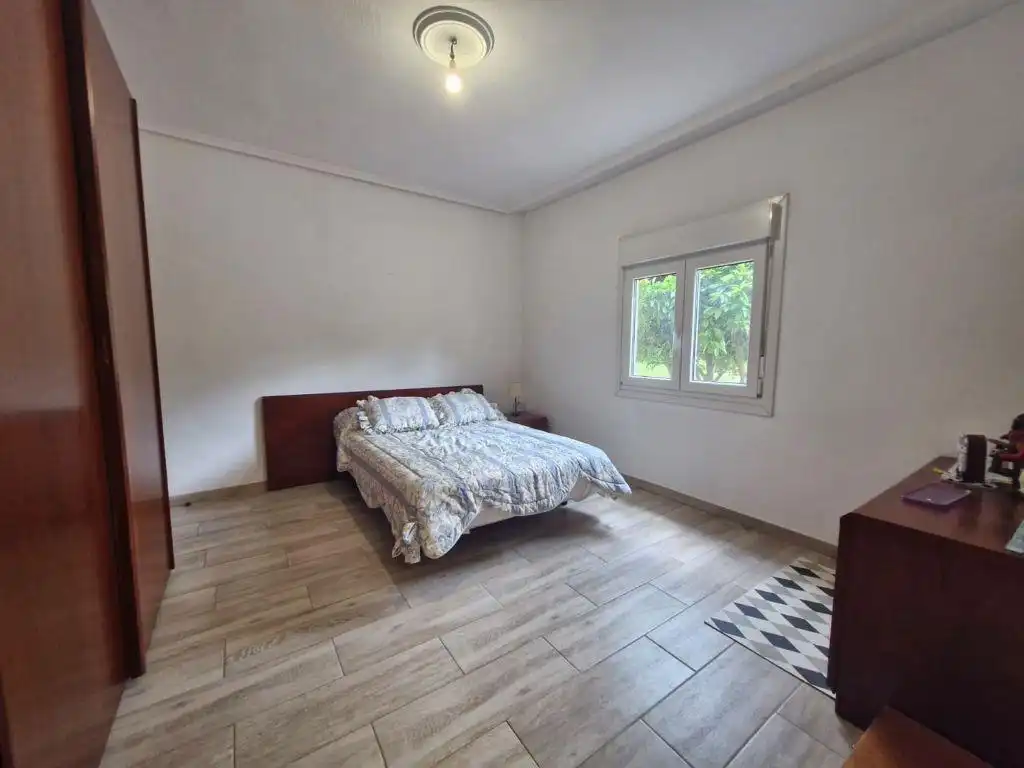 Dormitori de Casa o xalet en venda en Los Corrales de Buelna  amb Calefacció, Jardí privat i Traster