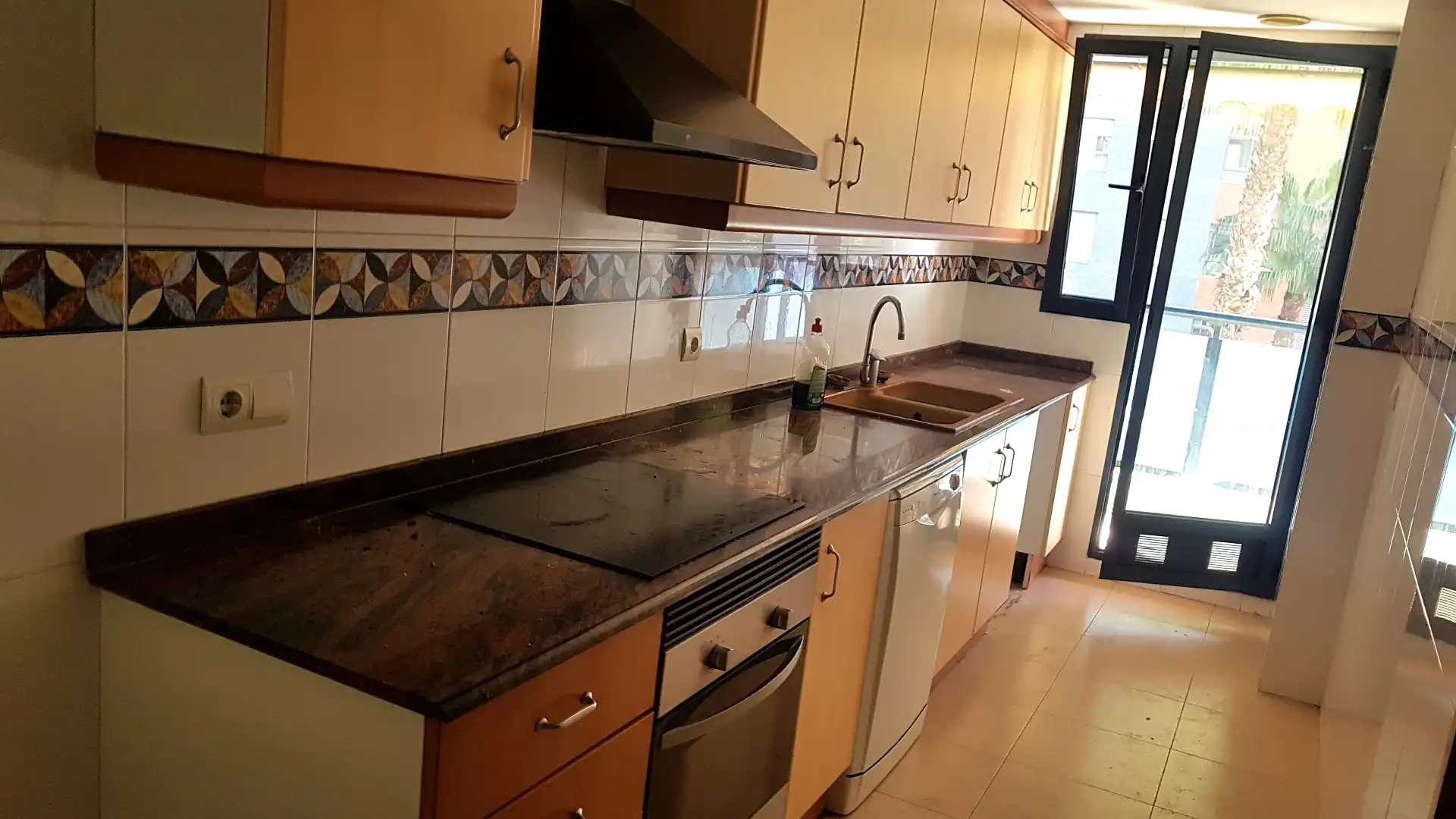 Cuina de Pis de lloguer en Mislata amb Aire condicionat, Terrassa i Traster