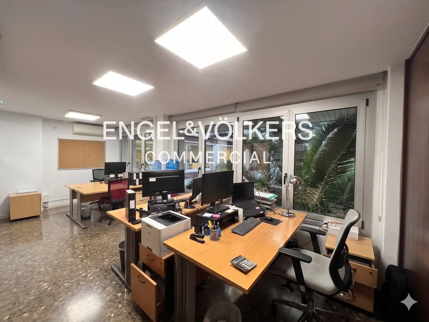 Büro zum Verkauf in Barcelona mit Klimaanlage und Möbliert