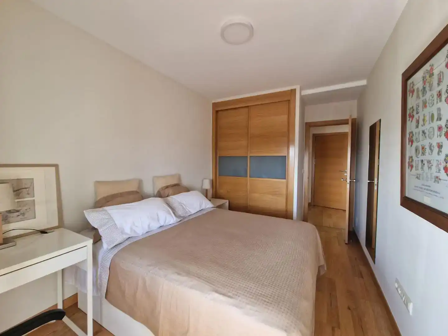 Schlafzimmer von Wohnungen zur Miete in Nigrán mit Schwimmbad