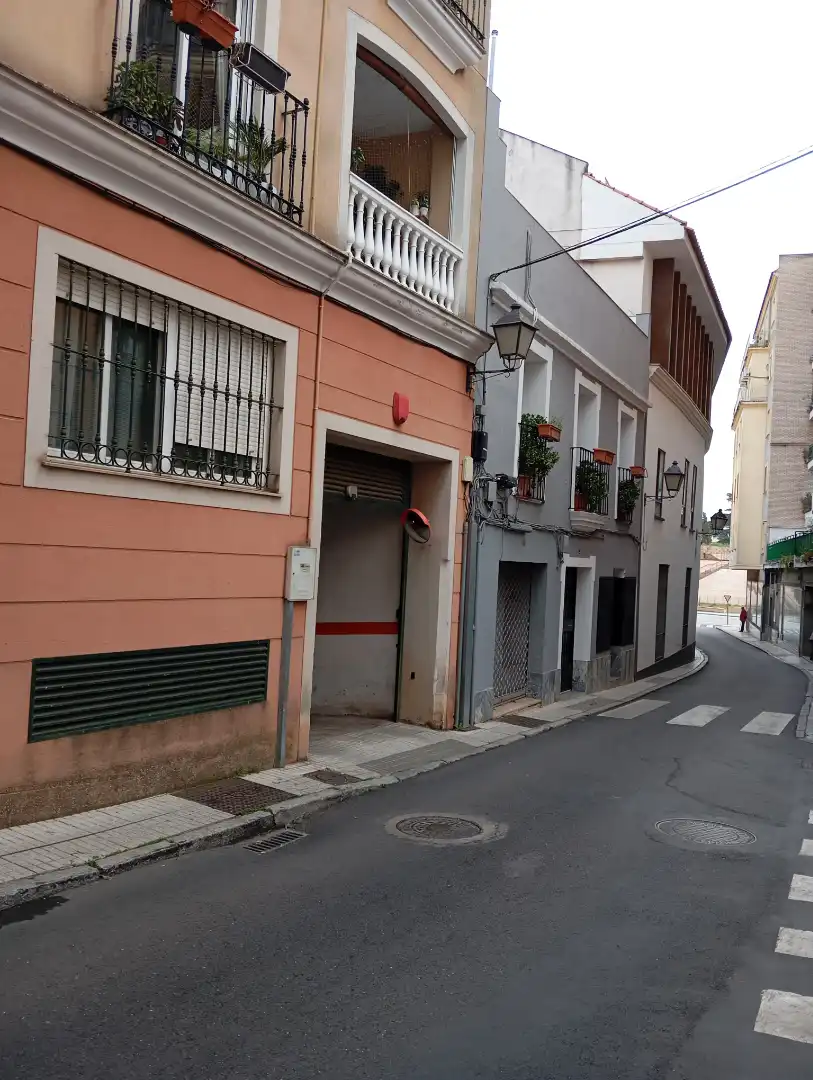 Außenansicht von Garage zum Verkauf in Badajoz