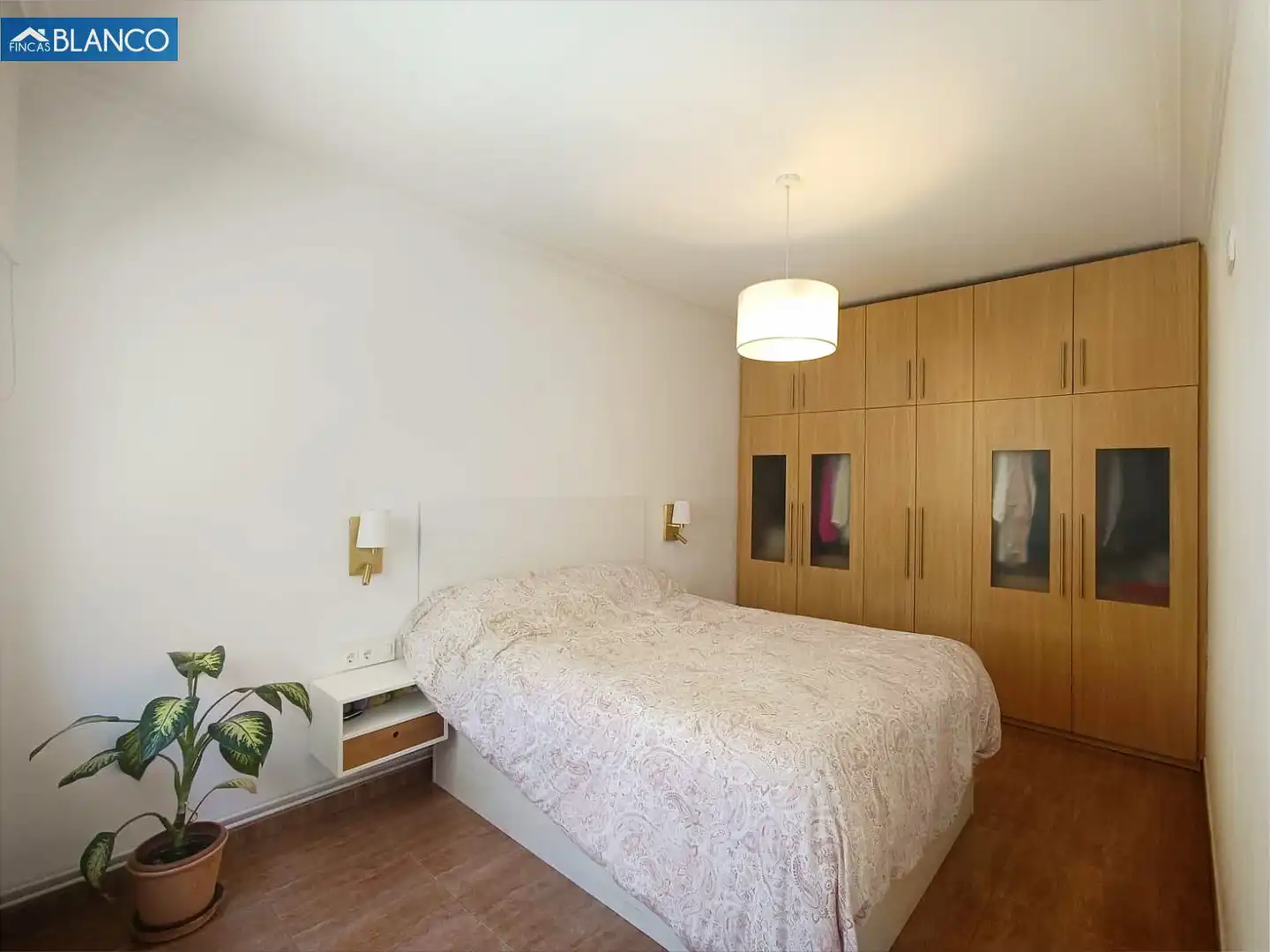 Habitación de Piso en venta en L'Hospitalet de Llobregat con Aire acondicionado, Calefacción y Jardín privado