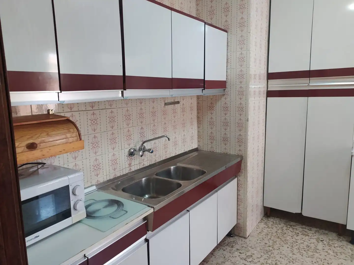 Kitchen of Flat for rent in Granada  with Heating, Furnished and Washing machine