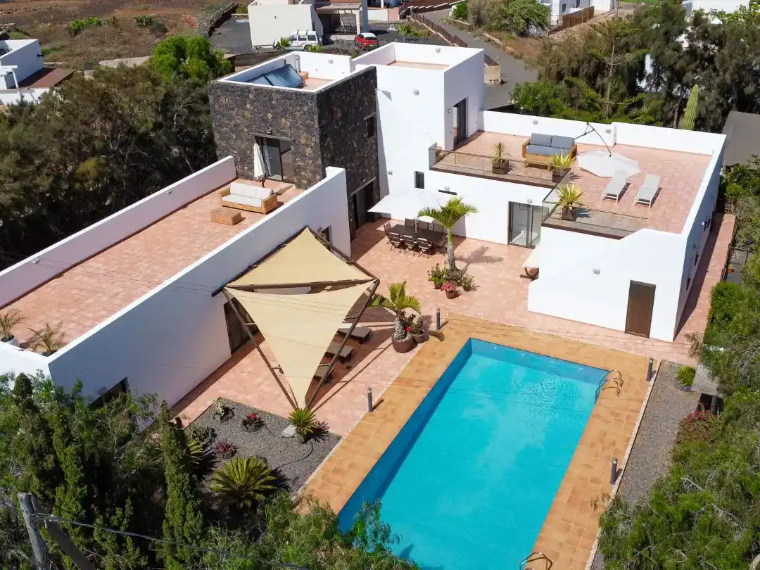 Terrassa de Finca rústica en venda en La Oliva amb Jardí privat i Piscina