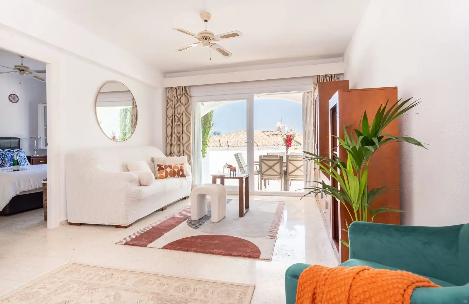 Sala de estar de Piso en venta en Estepona con Aire acondicionado, Terraza y Amueblado