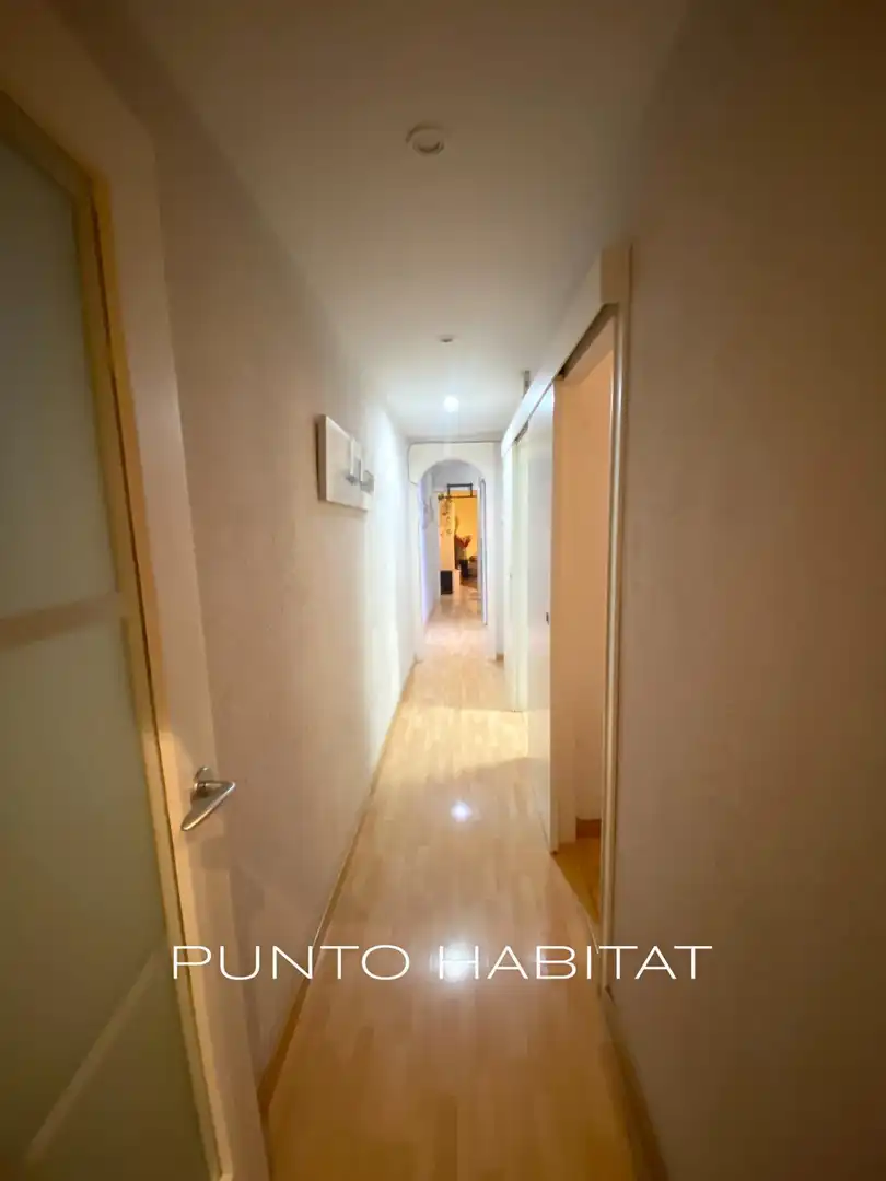 Wohnung zum Verkauf in Barcelona mit Klimaanlage, Parkett und Terrasse