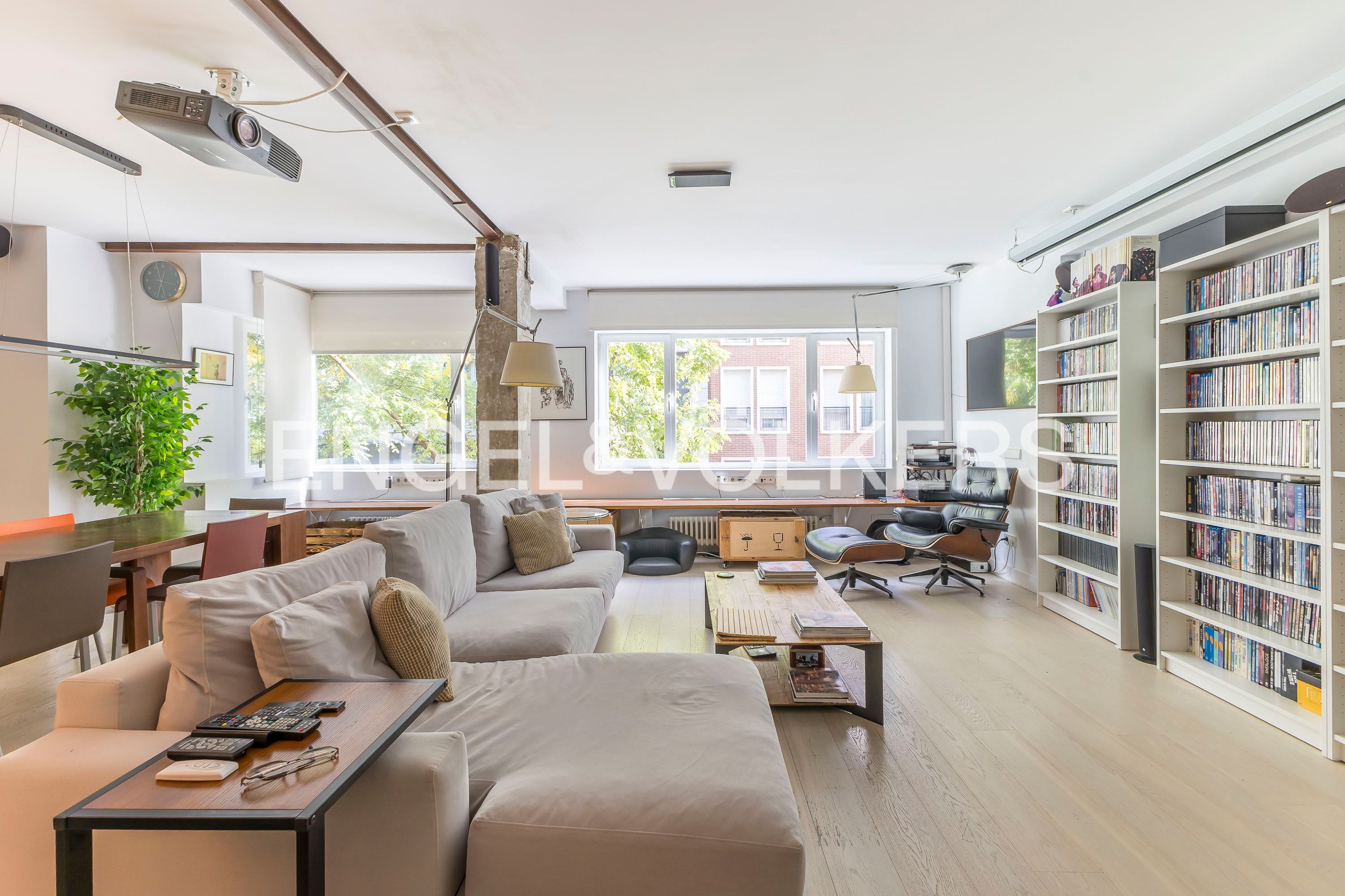 Living room of Apartment to rent in  Madrid Capital  with Air Conditioner, Heating and Furnished