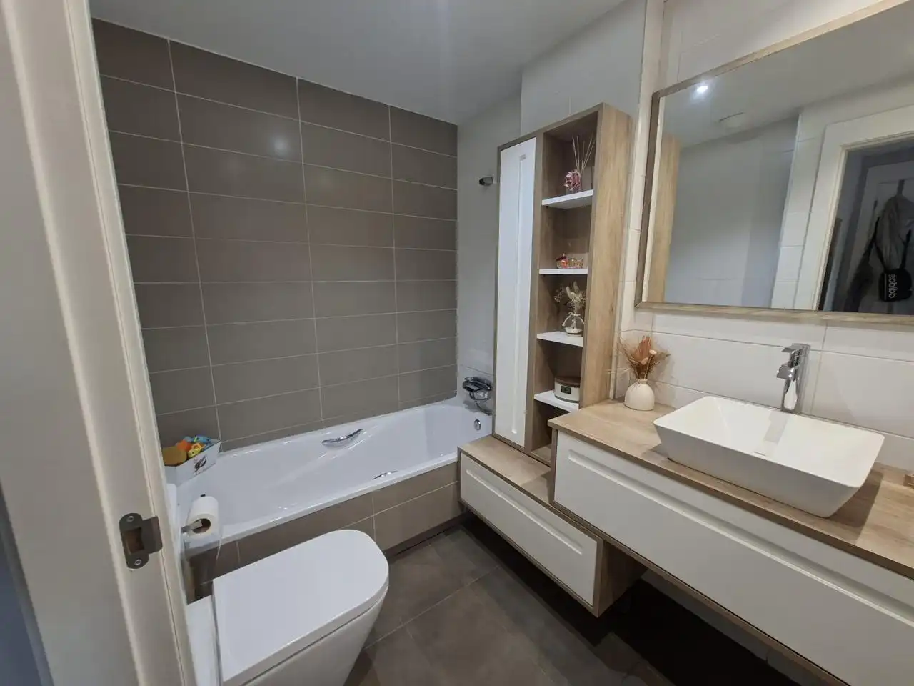 Bathroom of Flat for sale in Madrid  with Air Conditioner, Heating and Terrace