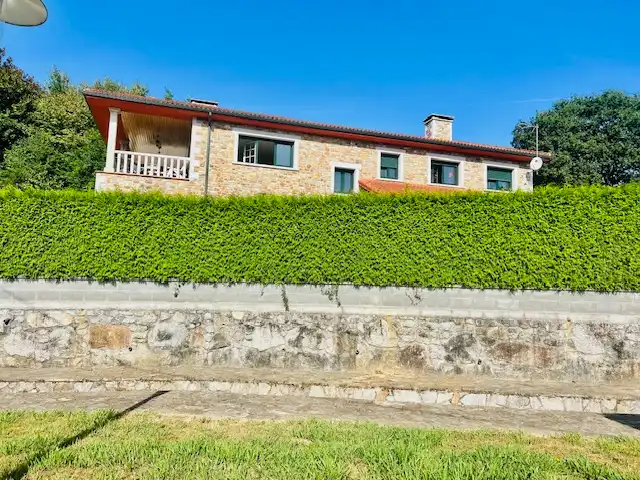 Vista exterior de Casa o chalet en venta en Carral con Calefacción, Jardín privado y Parquet