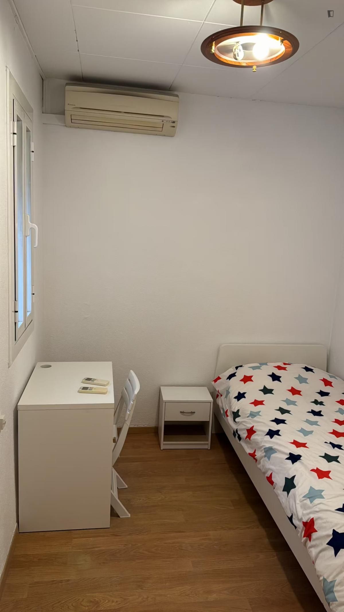 Bedroom of Apartment to share in  Barcelona Capital  with Furnished, Washing machine and Internet