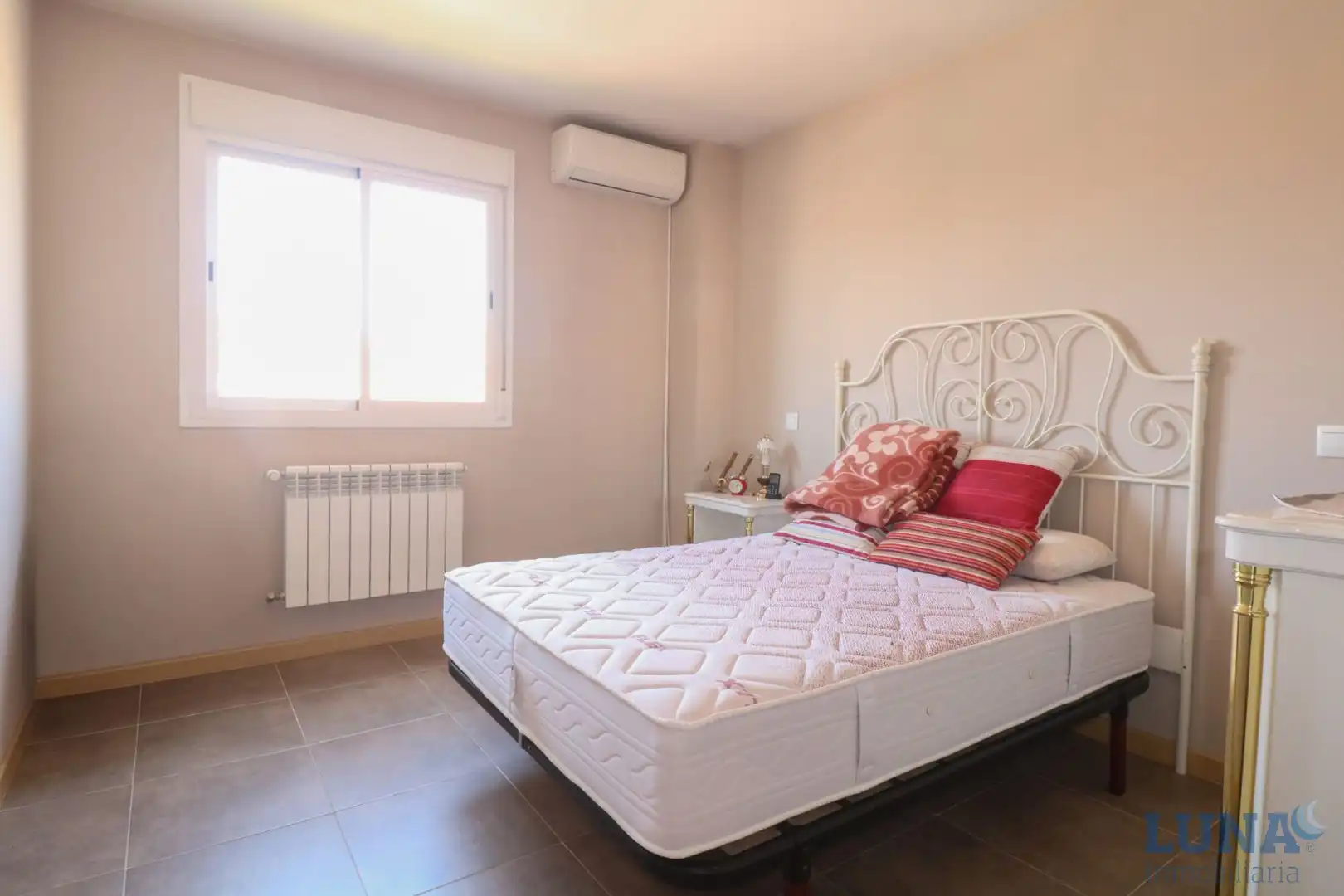 Schlafzimmer von Wohnung zum Verkauf in Parla mit Klimaanlage und Heizung